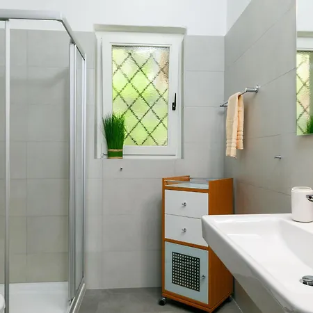 Apartment Residenza Miralago Apt- B15 By Interhome